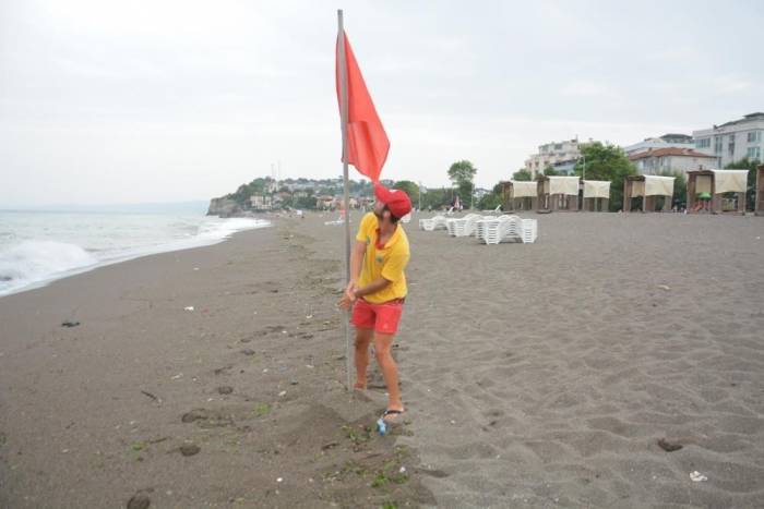 Akçakoca’da Denize Girmek Yasaklandı