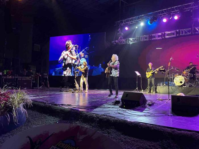 Esenyurt 2. Uluslararası Halk Dansları, Müzik Ve Sanat Festivali’nde Yeni Türkü Fırtınası Esti