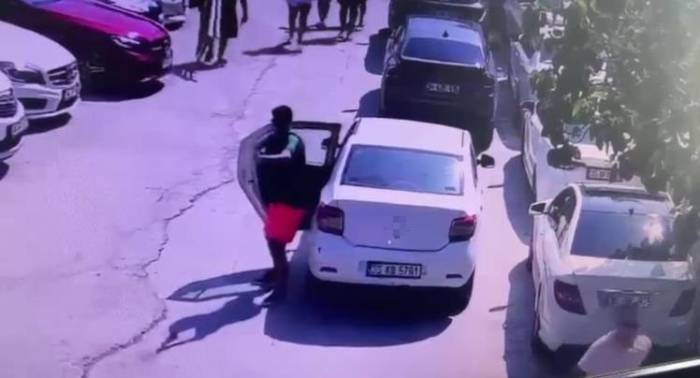 İzmir’de Eğlence Mekanının Kurşunlandığı Anlar Kamerada