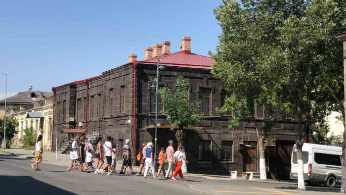 Kars’ta Tarihi Yapılar Görenleri Kendine Hayran Bırakıyor