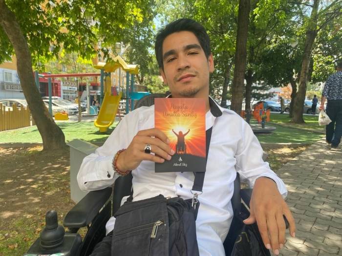 ‘hayata Umutla Sarılış’ Kitabı İle Hayata Tutundu