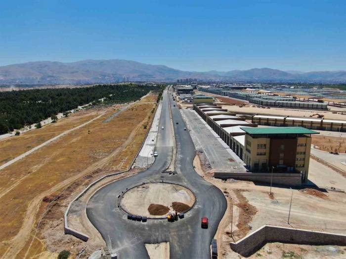 Büyükşehrin Yol Çalışmaları Sürüyor