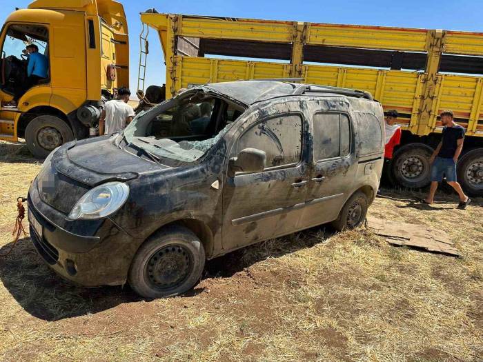 Mardin’de Kontrolden Çıkan Hafif Ticari Takla Attı: 2 Yaralı