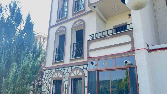 31 Yaşındaki Kadın Cinnet Geçirip Anne Ve Anneannesini Baltayla Parçaladı