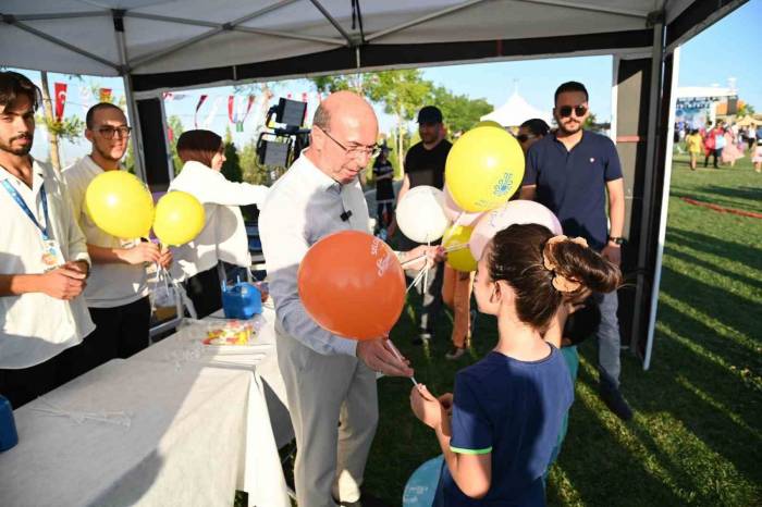 Sille Seyir Tepesi’nde “uçurtma Şenliği” Düzenledi