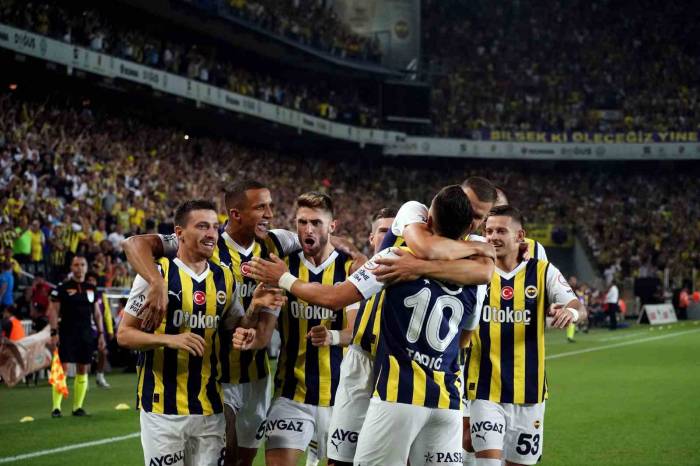 Trendyol Süper Lig: Fenerbahçe: 2 - Gaziantep Futbol Kulübü: 1 (ilk Yarı)