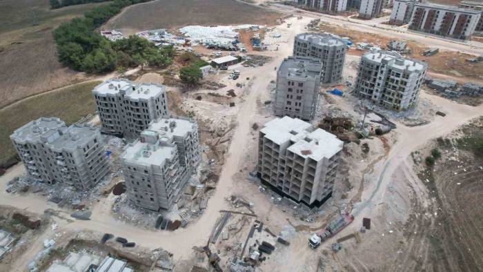 Yıkılan Orta Hasarlı Binalardaki Hiçbir Vatandaş Mağdur Olmayacak