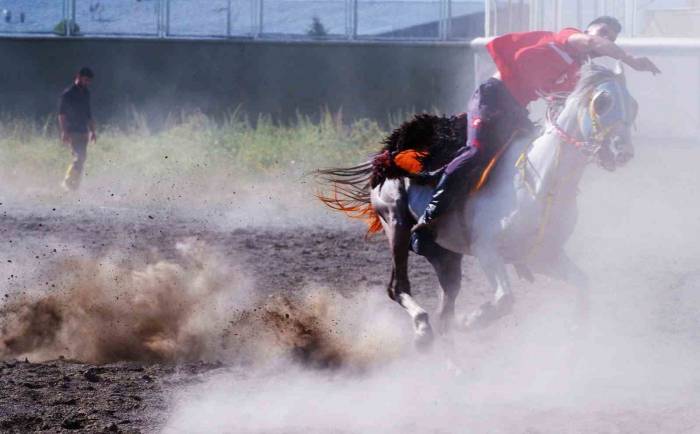 Ciritçiler Tozu Dumana Kattı