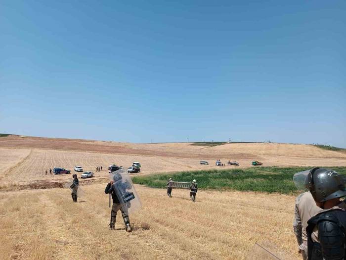 Mobil Ve Kaçak Trafo Kullanan Şahıslardan Enerji Şirketi Personeline Taşlı Saldırı
