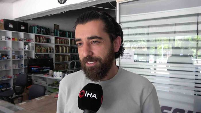 Düğün Sahibini Elbiseleriyle Havuza Attılar