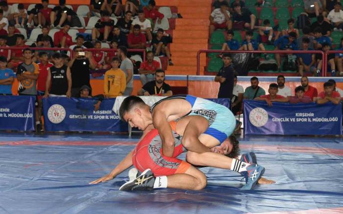Kırşehir, 11-14 Yaş Güreş Müsabakalarına Ev Sahipliği Yapılıyor