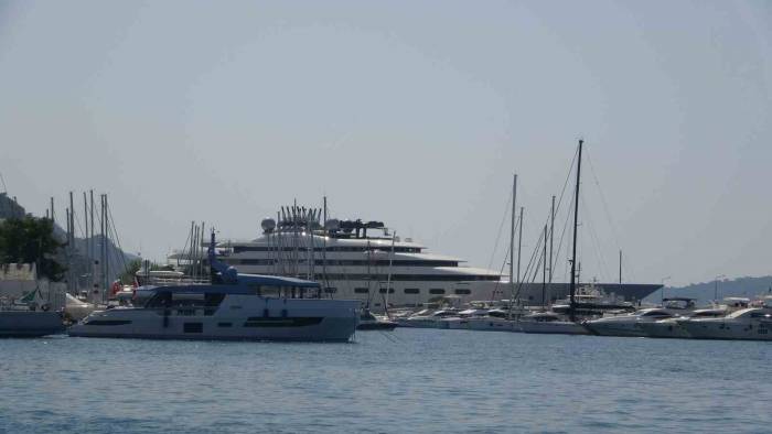 Manchester City’nin Sahibi El Nahyan’ın Süper Yatı ’blue’ Marmaris’e Demir Attı