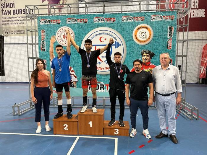 Milli Halterci Eray Çaylak Türkiye Şampiyonu Oldu