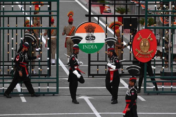 Pakistan’ın Bağımsızlık Gününde Havaya Ateş Açıldı: 2 Ölü, 50 Yaralı