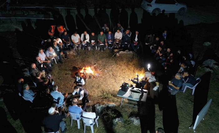 Başkan Demir’den Yol Yapım Ekipleriyle Gece Mesaisi