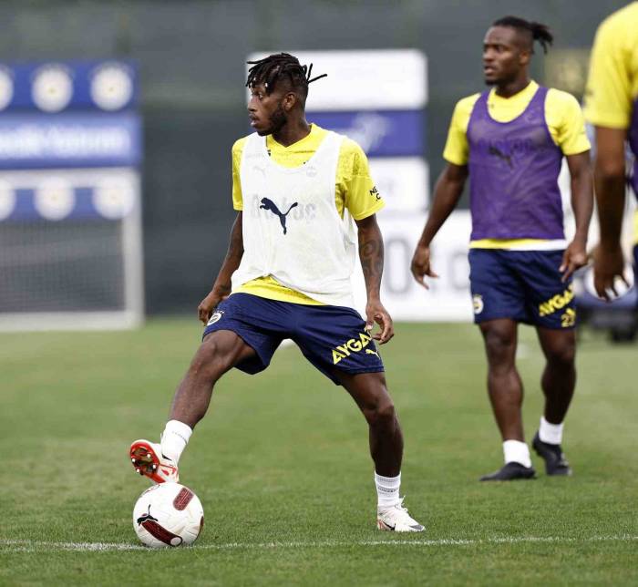 Fenerbahçe’de Yeni Transferler Cengiz Ve Fred Takımla Birlikte İlk Antrenmanlarına Çıktı