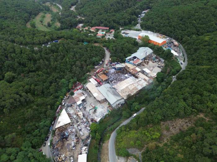 Sarıyer’deki Geri Dönüşüm Tesisi Yangından Sonra Havadan Görüntülendi
