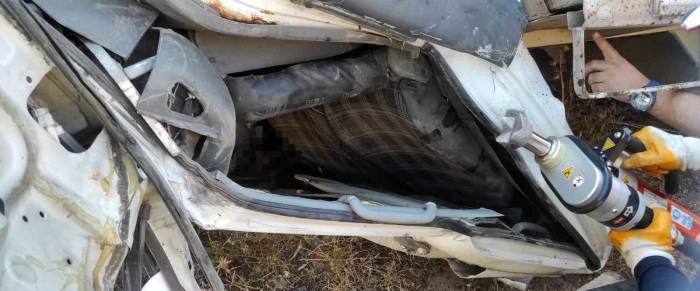 Siirt’te Kamyonet Şarampole Yuvarlandı: 1 Ölü, 1 Yaralı