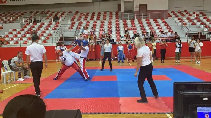Bayraklılı Sporculardan Kick Boks Başarısı