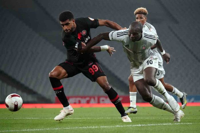Trendyol Süper Lig: Fatih Karagümrük: 0 - Beşiktaş: 0 (ilk Yarı)