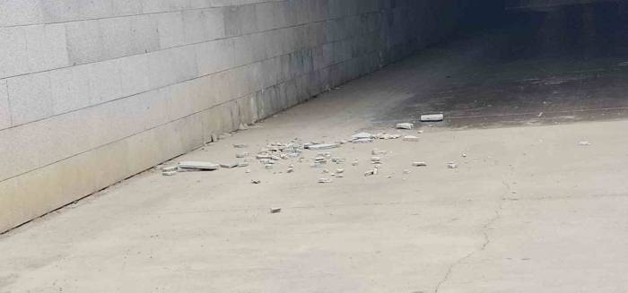 Açılalı 1 Yıl Oldu Dökülmeye Başladı