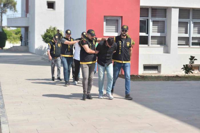 Otomobili Gasp Edip Kredi Kartından Harcama Yapan 4 Kişi Tutuklandı
