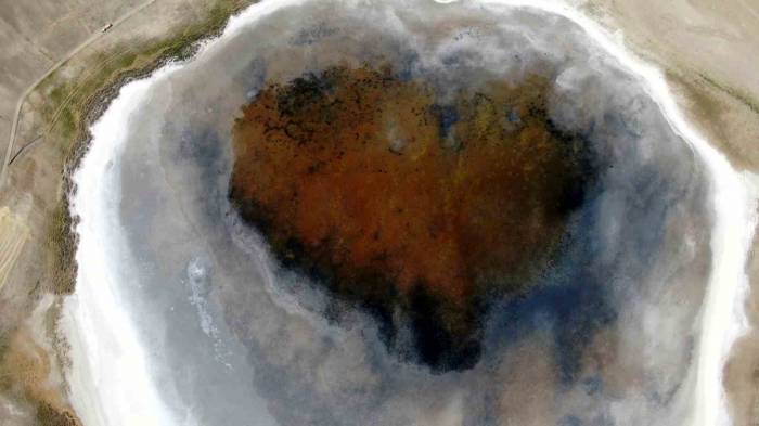 Gölün Kalbi Ortaya Çıktı