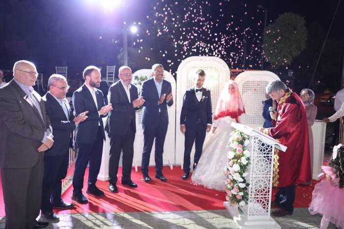 Oğlu Ve Gelinin Nikahını Başkan Muharrem Akçadurak Kıydı