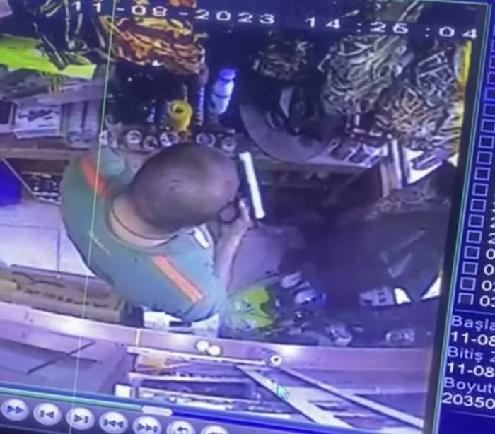 Biga’da Av Malzemeleri Satan İş Yerinde Hırsızlık Anı Kameraya Yansıdı