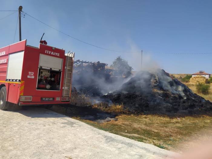 Alaca’da Çıkan Yangında 400 Saman Balyası Kül Oldu