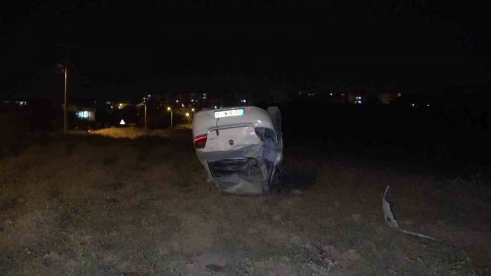 Takla Atan Otomobildeki 1’i Çocuk 4 Kişi Yaralandı