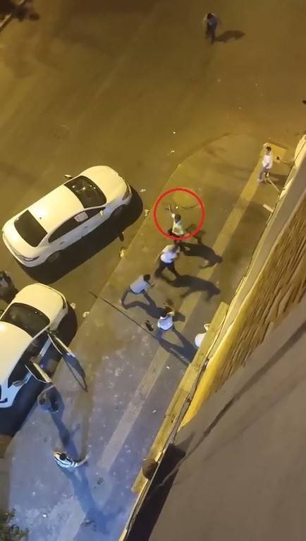 İki Grup Arasında Taşlı, Sopalı, Tabureli Kavga Kamerada