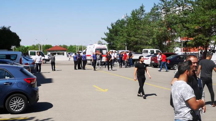 Cinayet Duruşması Sonrası Taraflar Arasındaki Kavgaya Polis Müdahale Etti