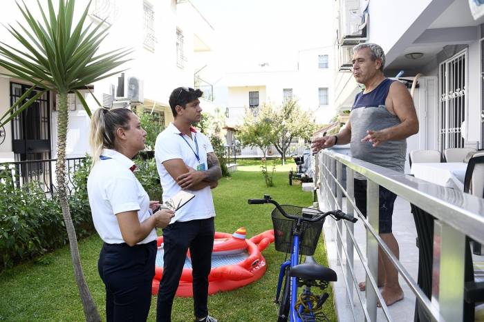 Güvercin Masa Vatandaşları Dinliyor