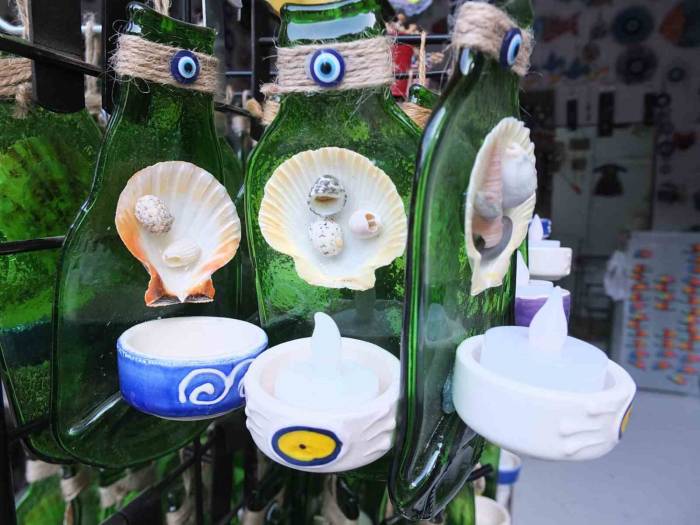 Burhaniye’de Şişeler Geri Dönüşümle Hediyelik Eşya Oldu