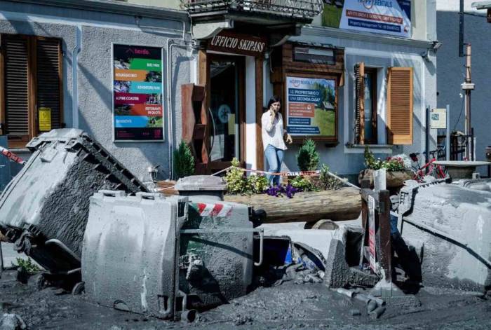 İtalya’da Nehir Taştı, Sokaklar Çamurla Kaplandı