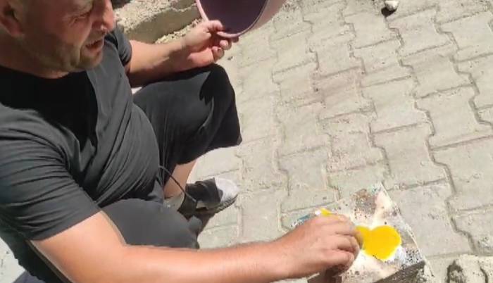 Kahramanmaraş’ta Bir Vatandaş Taş Üzerinde Yumurta Pişirdi