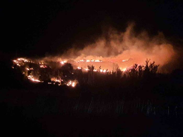 Malatya’da Meyve Bahçelerinin Bulunduğu Dağlık Alanda Yangın