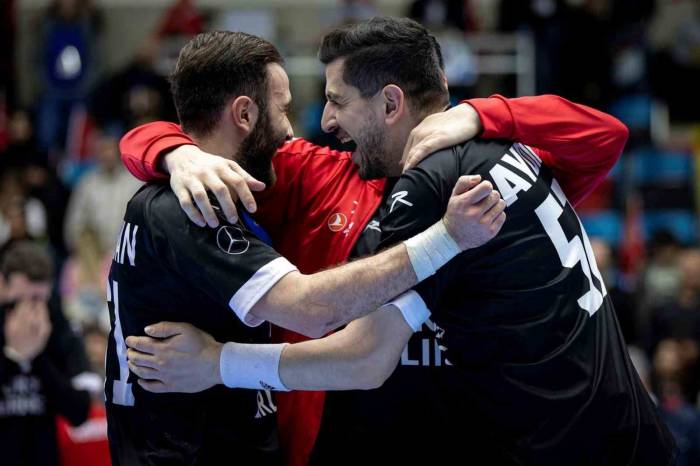 Mercedes-benz Türk, Hentbol Milli Takımları’nın Resmi Ulaşım Sponsoru Olmayı Sürdürecek