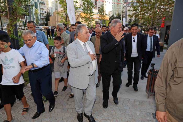 Hulusi Akar’dan Mevlana Meydanı’na Tam Not