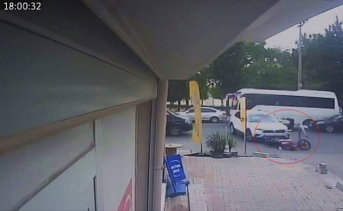 Tekirdağ’da Motosikletlinin Savrulduğu Kaza Kameraya Yansıdı