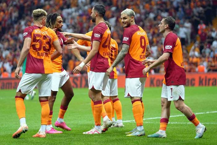 Uefa Şampiyonlar Ligi: Galatasaray: 1 - Olimpija Ljubljana: 0 (ilk Yarı)