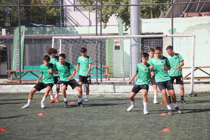 Genç Horozlar Çift Kalede Ter Attı