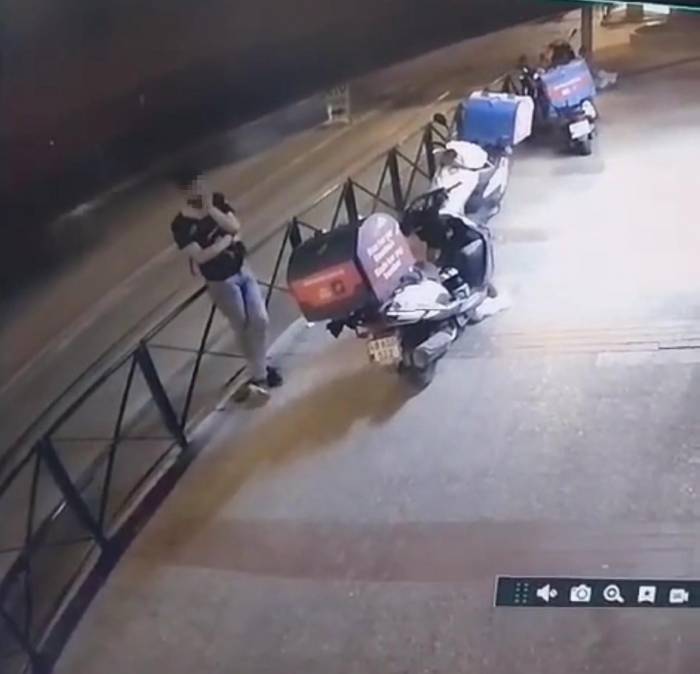 Kuryenin Anahtarı Üzerinde Unuttuğu Motosikletini Böyle Çaldı