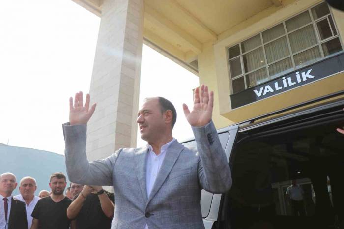 Vali Kaldırım Veda Etti