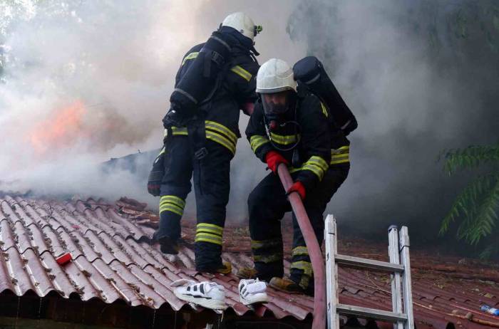 Çocuğun Çakmakla Oyunu Evi Kül Etti, Aile Gözyaşları İçinde Kaldı