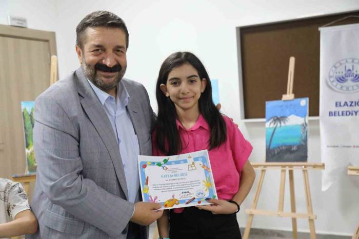 Yaz Kurslarına Katılan Çocuklara Sertifikaları Verildi