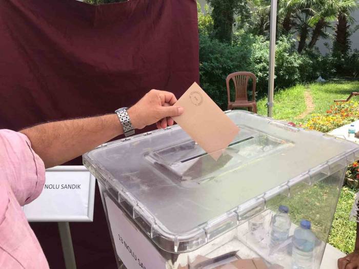 İçmeler’de Belediyenin Projesi İçin Halk Oylaması Başladı