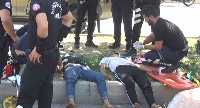 Polisin ‘Dur’ İhtarına Uymadılar Kaza Yaptılar