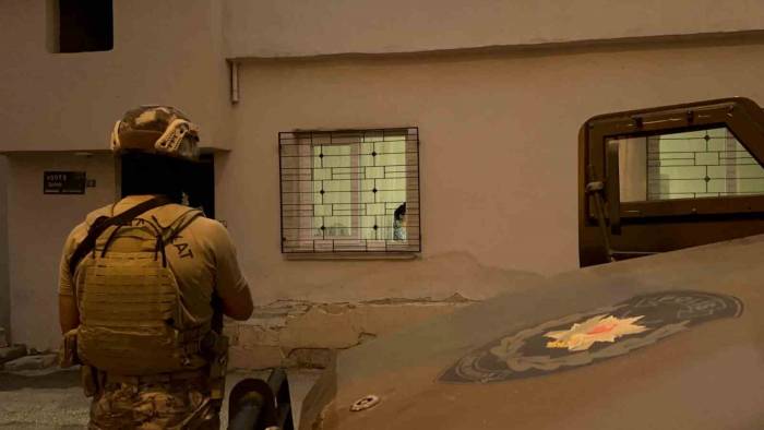 Mersin’de Uyuşturucu Satıcılarına Şafak Operasyonu: 35 Gözaltı Kararı